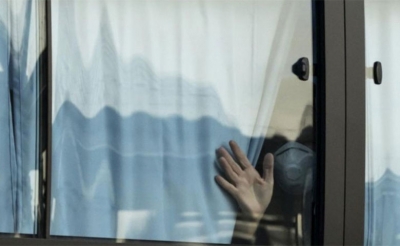 الحجر الصحي الإجباري في النزل للتونسيين القادمين من الخارج: نواب الخارج يتشبّثون بإلغائه ويلوحون بمقاضاة المشيشي بسبب سياسيته «التمييزيّة»