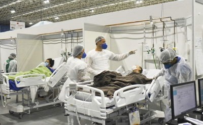 فيما أعداد الإصابات بالوباء تزداد عالميا: نقل سيلفيو برلوسكوني إلى المستشفى بعد إصابته بكوفيد- 19