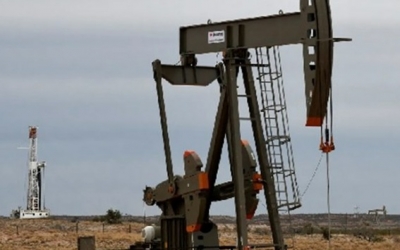 النفط ينخفض وسط شكوك الطلب والفائدة الأميركية