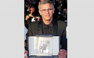 بعد تتويجه بالسعفة الذهبية في مهرجان «كان» :  المخرج التونسي عبد اللطيف كشيش يعرض جائزته للبيع في مزاد علني