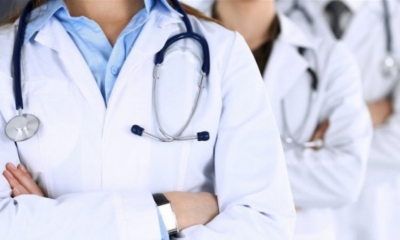 عمادة الأطباء: إشهار الأطباء على مواقع التواصل الاجتماعي ممنوع منعا باتا