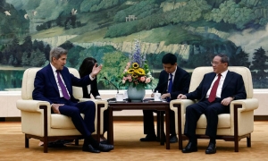 كيري يدعو من بكين الى تعاون بين الولايات المتحدة والصين بشأن المناخ