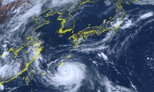 الصين تجدد إنذارا باللون الأزرق لمواجهة إعصار &quot;خانون&quot;