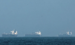 إيران تتوعد بحصار نفطي لحين توقف الهجمات وترامب يهدد بضربة أشد