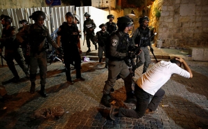 معركة الأقصى ... الفلسطينيون ينتفضون ضد الاحتلال : مقتل وجرح العشرات في «جمعة الغضب»