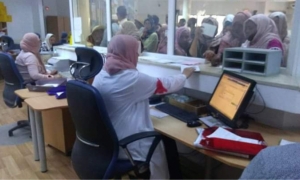 أعوان البريد يحملون الشارة الحمراء