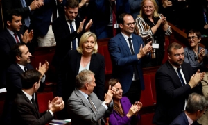 فرنسا فشل لائحة اللوم ضد الحكومة: اليسار الراديكالي واليمين المتطرف في خندق واحد