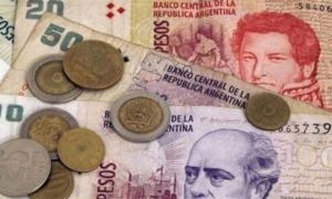 الأرجنتين تنفذ إعادة جدولة تاريخية لديون بالعملة المحلية