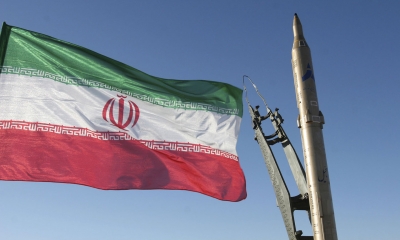واشنطن تحذر من "تهديد جدي" بعد كشف النقاب عن صاروخ إيراني جديد