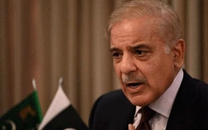 رئيس وزراء باكستان يتهم حكومة عمران خان بالإهمال الجنائي