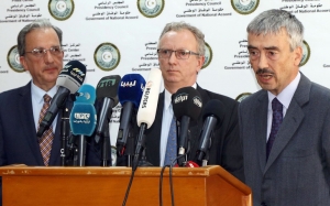 فيما السراج يرفض من جديد التدخل العسكري: المسؤولون الغربيون يتوافدون على طرابلس دعما لحكومة الوفاق