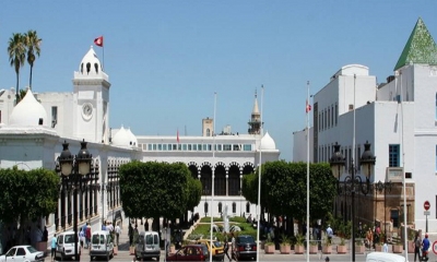 بسبب "تعدد الالتزامات"  تعذّر حضور أعضاء الحكومة لمدة شهر بمجلسي الأقاليم والجهات والنواب