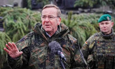 وزير الدفاع الألماني يقوم بزيارة افتتاحية لقاعدة جوية