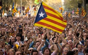 بعد اعلان استقلال اقليم كتالونيا  رياح الانقسام تعصف بإسبانيا