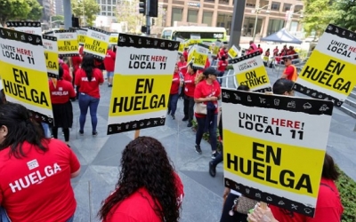 عمال الفنادق في لوس انجلوس الأمريكية يبدأون إضرابا للمطالبة بزيادة الأجور