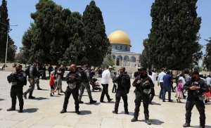 الأوقاف الإسلامية بالقدس : عشرات المستوطنين يقتحمون الأقصى