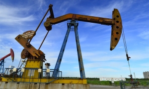 إنتاج روسيا من النفط انخفض بنحو 300 ألف برميل