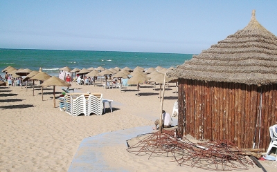 مشاكل الشواطئ في فصل الصيف: المواطن يعاني الابتزاز والانتصاب الفوضوي