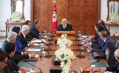 في انتظار الاجتماع الأول للجنة المكلفة بصياغة خارطة الطريق غدا:  النهضة ترفض تغيير الحكومة.. واتحاد الشغل يتمسك بموقفه