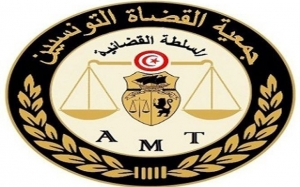 استجابة لطلب جمعية القضاة التونسيين القضاة يحملون الشارة الحمراء ويهددون بالتصعيد