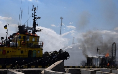 أضرار بميناء أوديسا بعد ضربات جوية روسية
