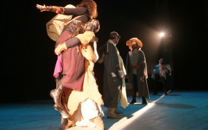 العرض الاول لمسرحية الكواسر لحمادي المزي:  نحن لا نعيش... نحن دائما على أمل أن نعيش