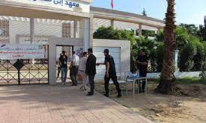 المندوبة الجهوية للتربية بمنوبة تشرف على جلسة عمل مع رؤساء مركز الاختبارات الكتابية