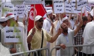 للمطالبة بتسوية وضعيتهم المهنية  إطارات الشؤون الدينية ينفذون وقفة احتجاجية بالقصبة