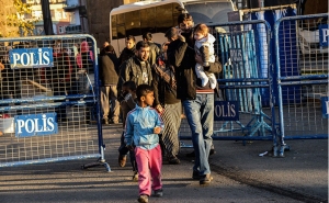 الغرب اعتبره ابتزازا يتطلب معاقبة أنقرة تركيا تفتح أبواب أوروبا أمام اللاجئين ...  والدعم الأوروبي لـ«المنطقة الآمنة» شرط للتراجع