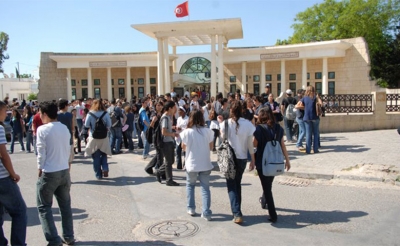 3 أيام تفصلنا عن العودة المدرسية واليوم تنتهي عملية الترسيم عن بعد: تسجيل 680 ألف تلميذ من مجموع 900 ألف تلميذ..ومكاتب بريدية متنقلة في الأوساط الريفية