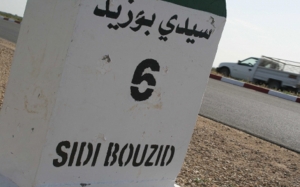 سيدي بوزيد: عنصران مسلحان يسلبان مواطنا سيارته وهاتفه الجوال ويعنفانه؟!