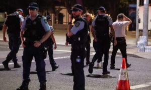 الشرطة: أب وابنه نفذا إطلاق النار خلال احتفال يهودي على شاطئ بونداي في أستراليا