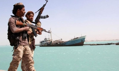 الحوثيون يهددون بمزيد من الهجمات على السفن الحربية الأمريكية والبريطانية