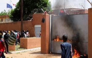 فرنسا:   قواتنا موجودة في النيجر  بطلب من السلطة الشرعية