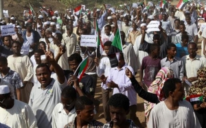 السودان:   غليان شعبي وخلافات داخل الحزب الحاكم قد تطيح بعمر البشير