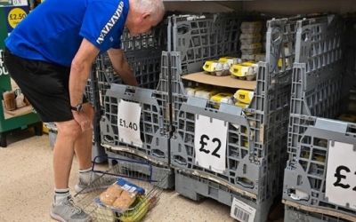 معدل التضخم في المملكة المتحدة ينخفض إلى أدنى مستوياته منذ 18 شهرا