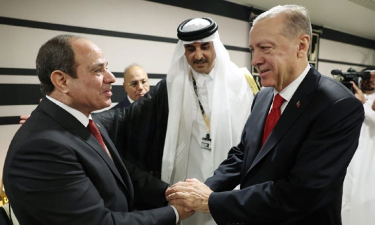 مصافحات وتقارب بين مصر وتركيا: «مونديال قطر» يُلامس السياسة والاقتصاد