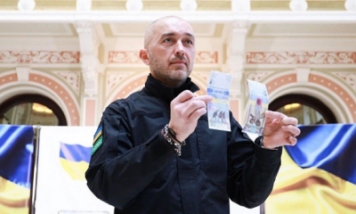 أوكرانيا تكشف عن ورقة نقدية جديدة في الذكرى الأولى للغزو
