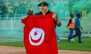 نصر الدين نابي يقود فريقه التنزاني لنهائي كأس الاتحاد الافريقي