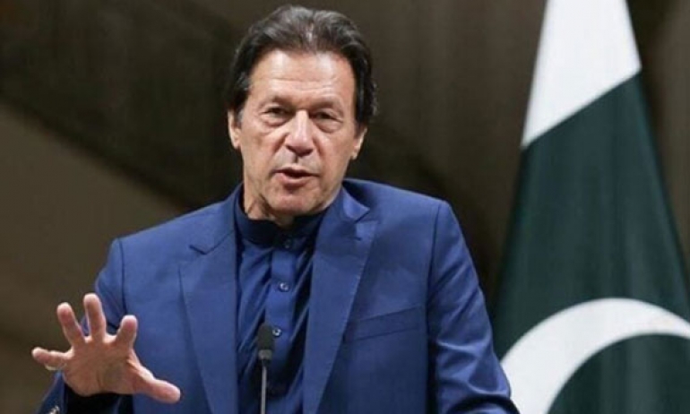 باكستان تحظر سفر رئيس الوزراء السابق خان وأعوانه وسط أزمة مع الجيش