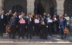 مساندة منهم لطلبة الحقوق: محامون في وقفة احتجاجية أمام قصر العدالة