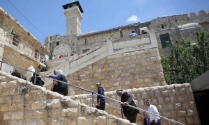 الضفة  إسرائيل تمنع الفلسطينيين من الصلاة بالمسجد الإبراهيمي