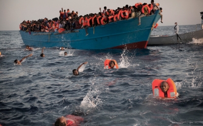إيطاليا تعلن إنقاذ 1100 لاجىء في البحر المتوسط