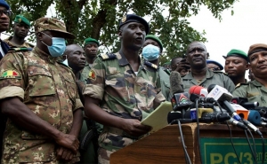 بعد الانقلاب العسكري في مالي الجيش يقرر فترة انتقالية بثلاثة أعوام: الوساطة الإفريقية تقترح 18 شهرا