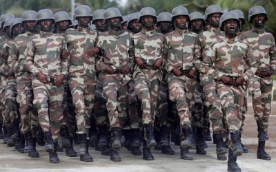 الصومال يعتقل ضباطا بتهمة التواطؤ في تنفيذ تفجير انتحاري