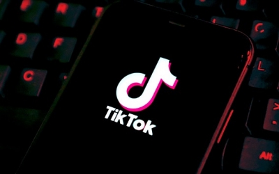 تطبيق  (TikTok) بنفي بثه لمقاطع الفيديو  الداعمة لفلسطين ويدعم اسرائيل