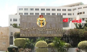 سفارة تونس بطرابلس تدعو الجالية التونسية إلى التزام الحذر والامتناع عن الخروج من مقرات إقامتهم
