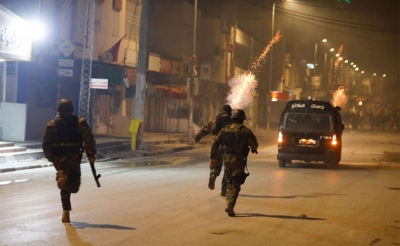 حكومة المشيشي و الاحتجاجات النهارية والمواجهات الليلية : إنكار الاحتقان والتعويل على المعالجة الأمنية لفرض الاستقرار