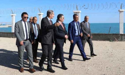وزير النقل يؤدي زيارة إلى ميناء جرجيس التجاري والمحطة البحرية