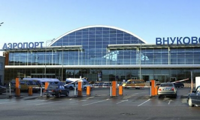 روسيا تغلق أحد مطارات موسكو عدة ساعات بعد هجوم بطائرة مسيرة